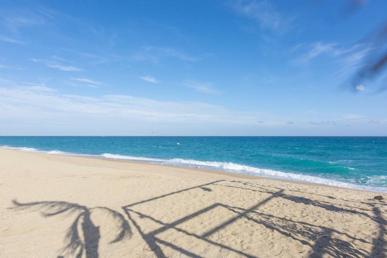 Homeholidaysrentals Salvador Пинеда де Мар Екстериор снимка